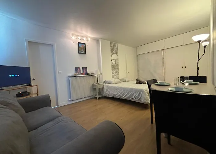 Appartement Des Champs Elysees