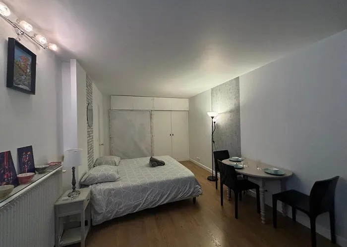 Appartement Des Champs Elysees