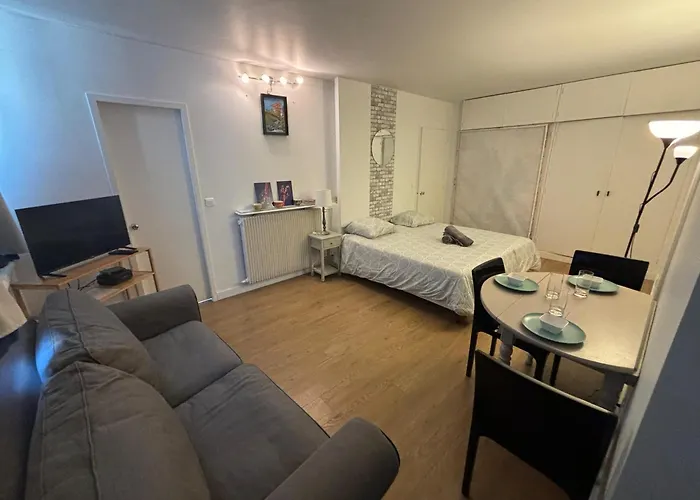 Appartement Des Champs Elysees